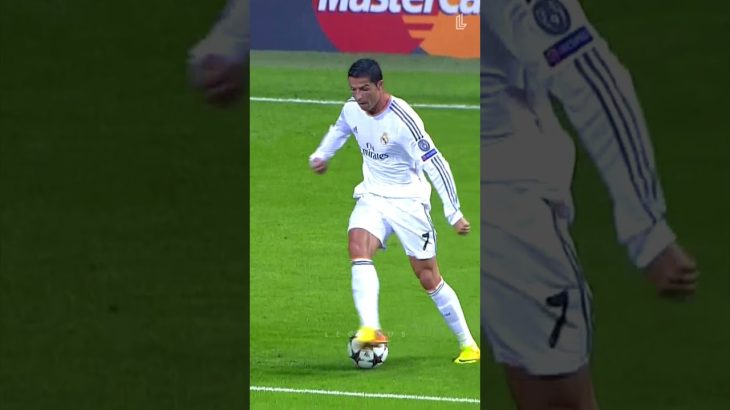 Ronaldo’s stepovers are so fast they look sped up 🤯