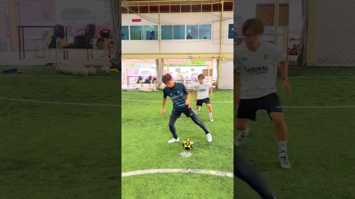 Can you do this turn?🕺🏻ロールターンは引く時に早く💥#regate #soccerskills #shorts #サッカー少年 #roll #turn