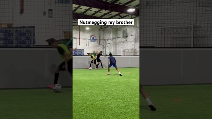 Ronaldo chop nutmeg 😮‍💨#football #soccerplayer #soccer #goalkeeper #training #nutmeg #skills