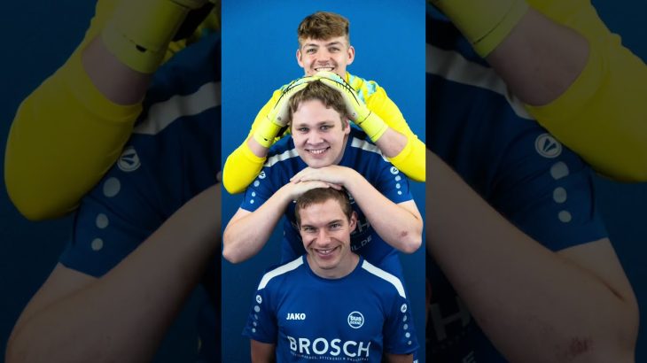 Der nackte Wahnsinn: Foto-Roulette: Die 2. Herren müssen ein zufälliges Foto nachstellen…